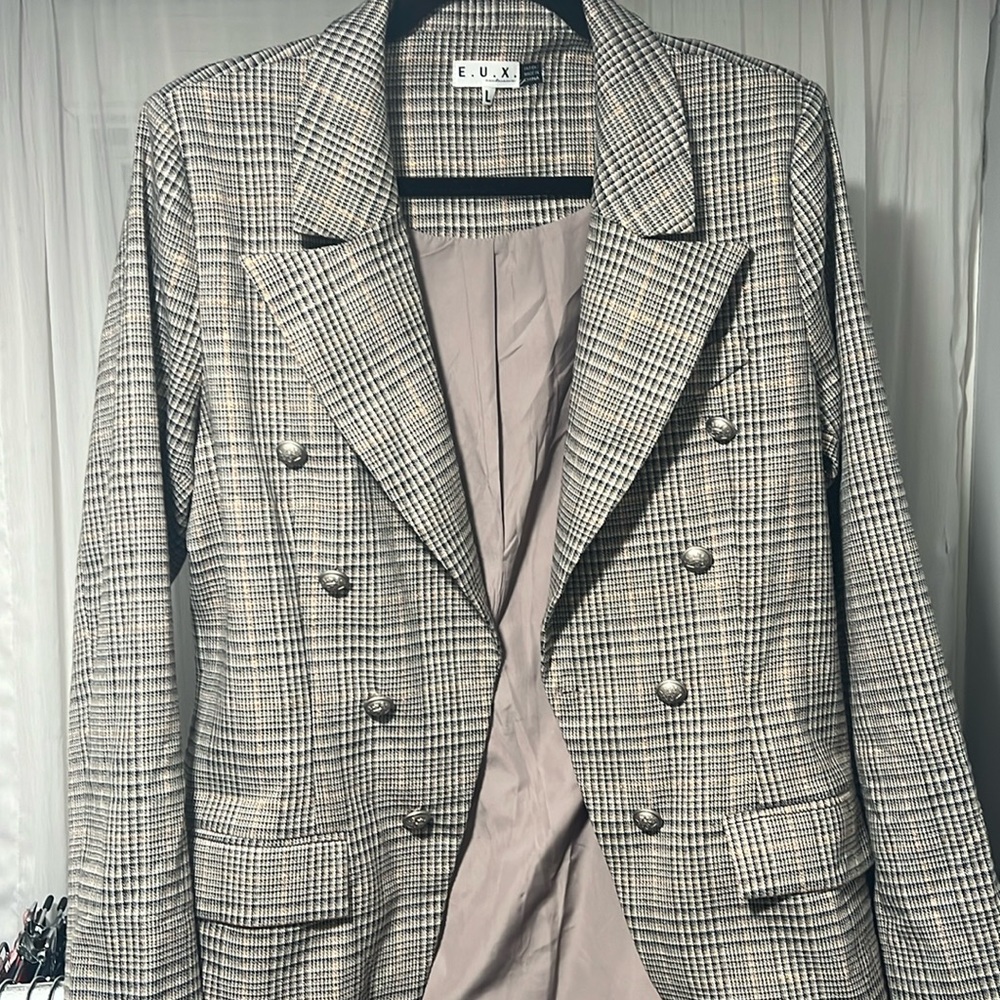Blazer - Picture 4 of 6